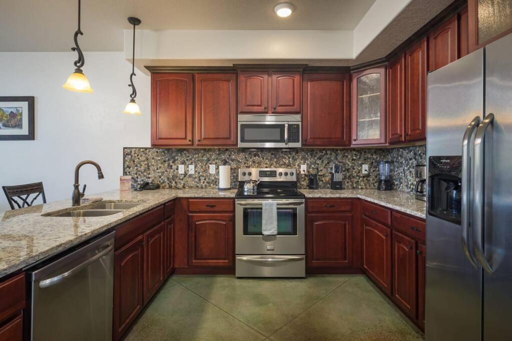 Luxury Downtown Rental 모아브 외부 사진