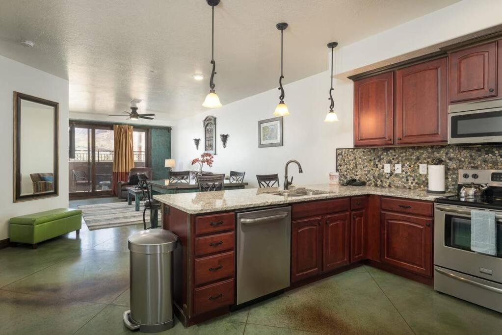 Luxury Downtown Rental 모아브 외부 사진