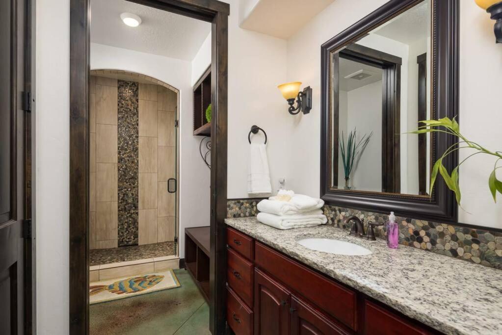 Luxury Downtown Rental 모아브 외부 사진