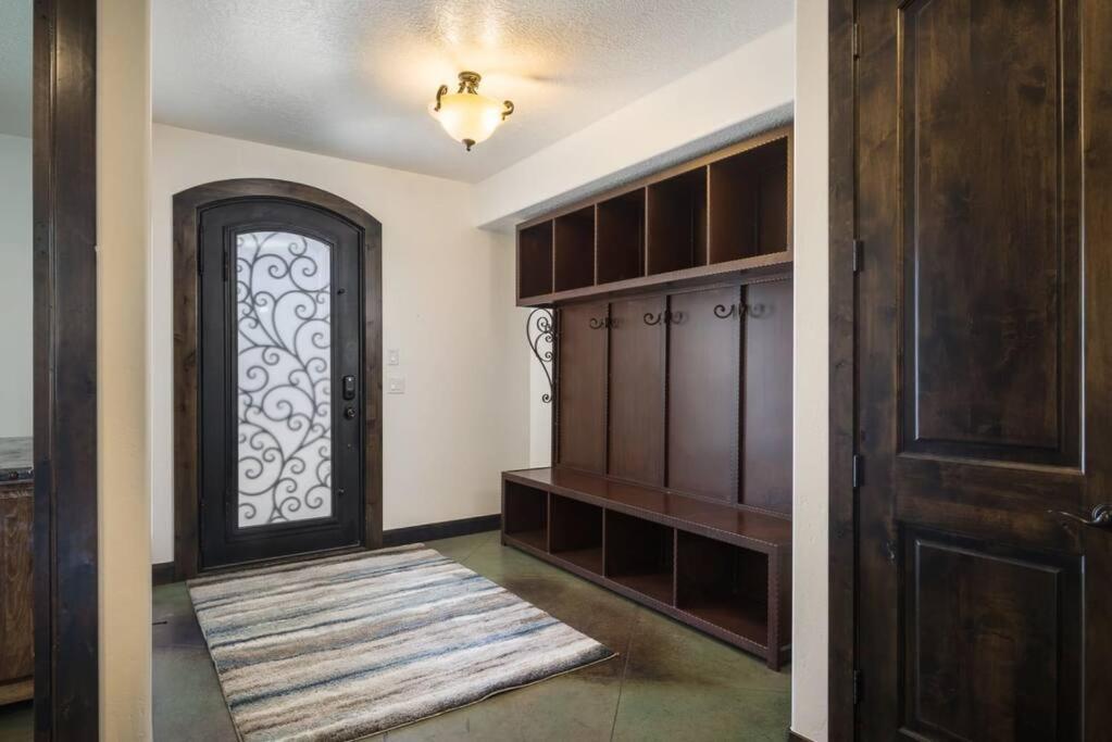 Luxury Downtown Rental 모아브 외부 사진